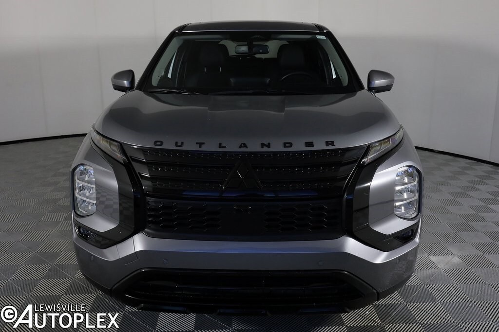 2022 Mitsubishi Outlander SE photo 2