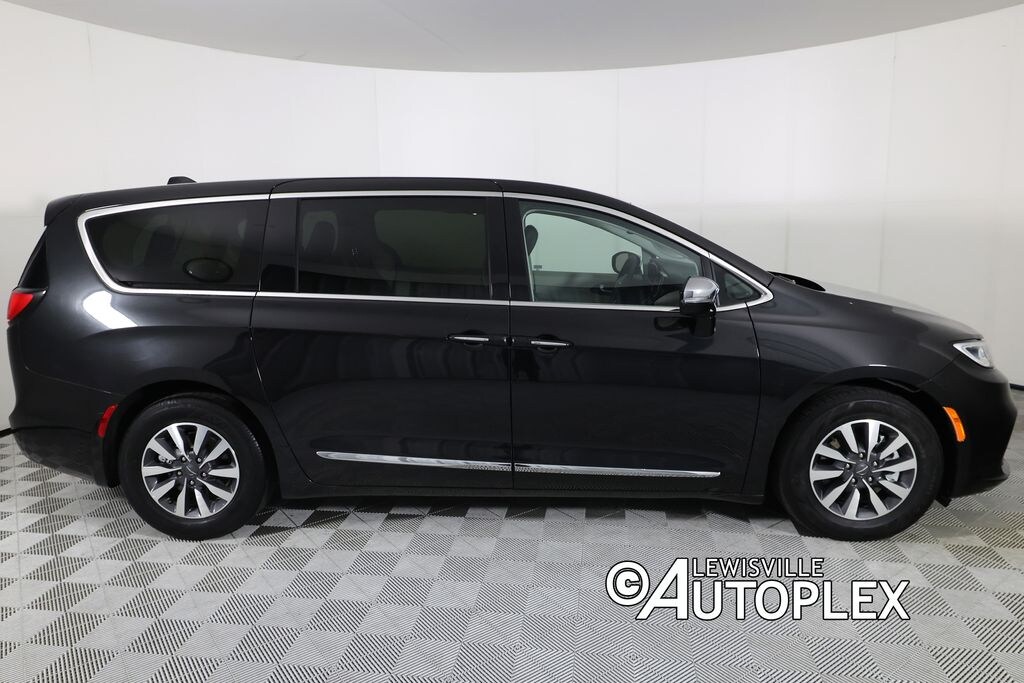 Used 2023 Chrysler Pacifica Plug-In Hybrid Limited Minivan/Van