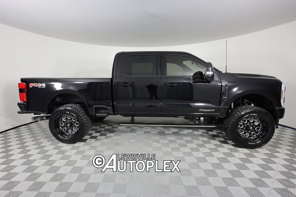 2025 Ford F-250 Platinum photo 4
