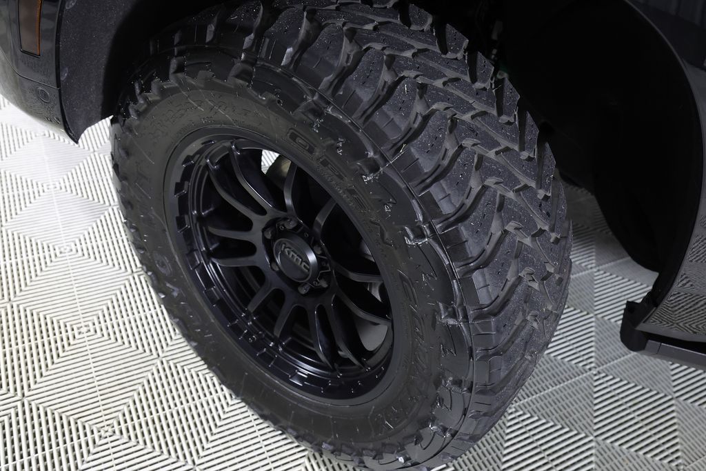 2025 GMC Yukon AT4 - Photo 47