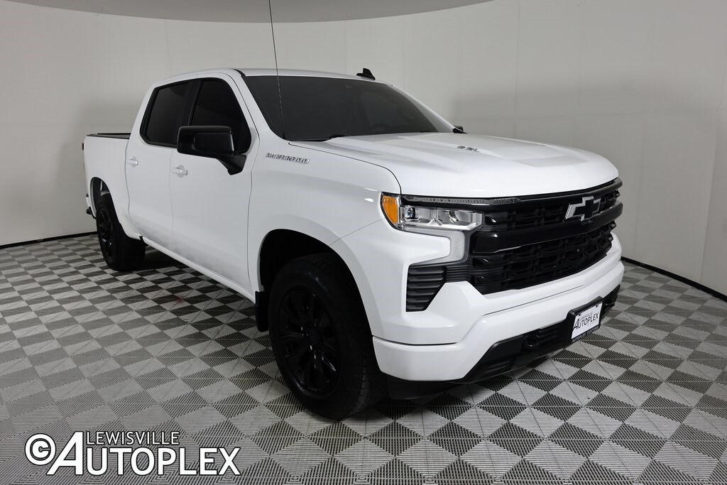 2024 Chevrolet Silverado 1500 RST photo 3