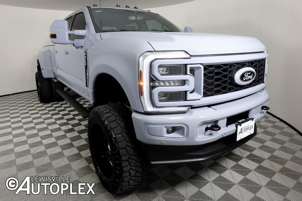 2025 Ford F-350 Platinum photo 3