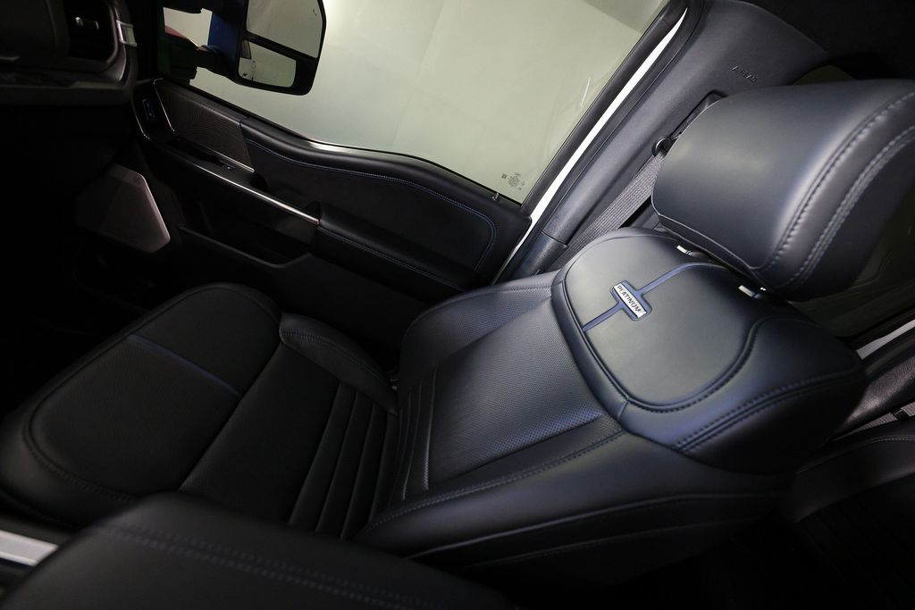 2025 Ford F-250 Super Duty Platinum - Photo 37