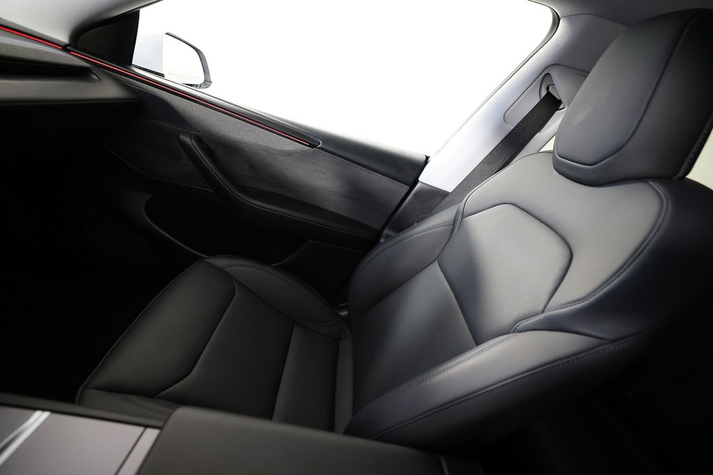 2026 Tesla Model Y Long Range - Photo 28