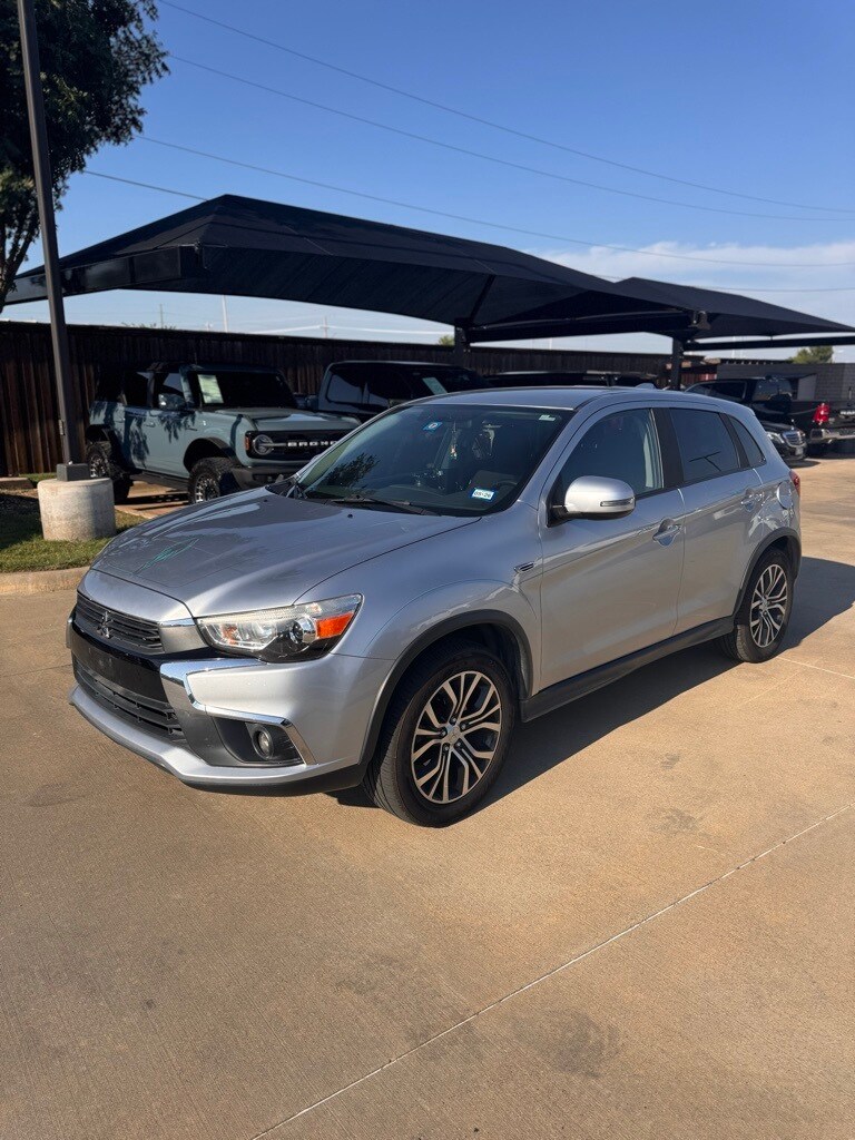 2017 Mitsubishi Outlander Sport ES photo 2