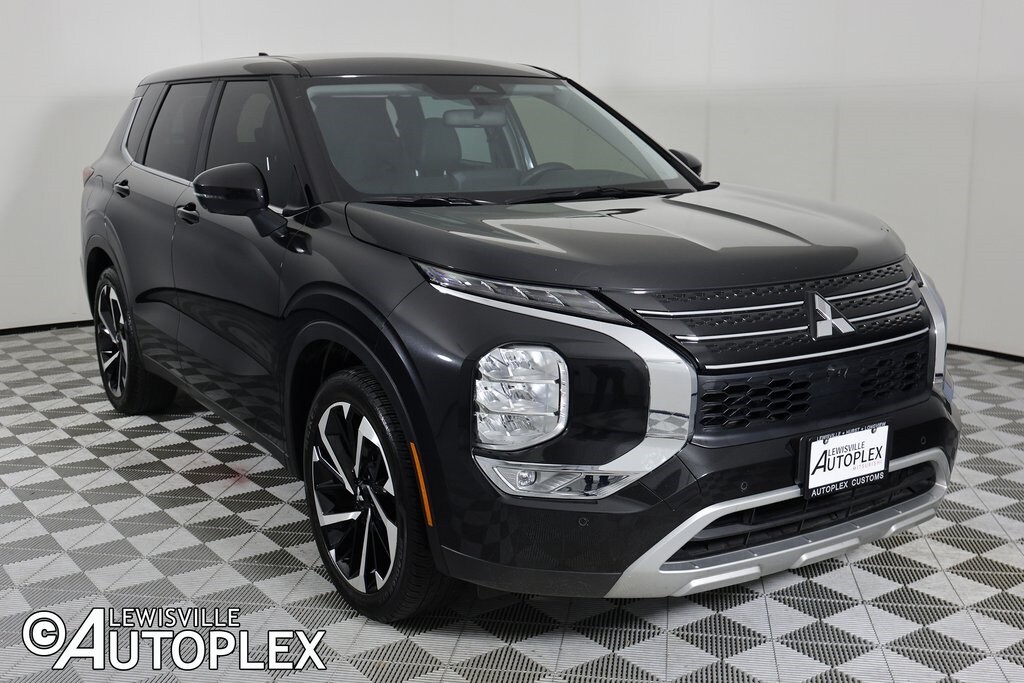 2023 Mitsubishi Outlander SE photo 3