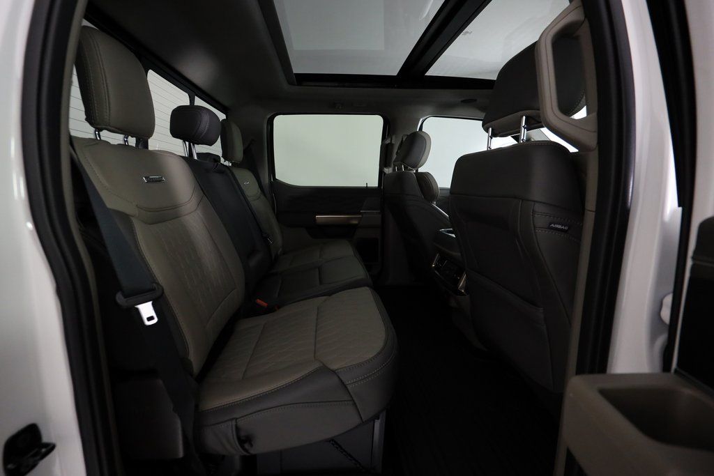 2025 Ford F-450 Super Duty Platinum - Photo 13