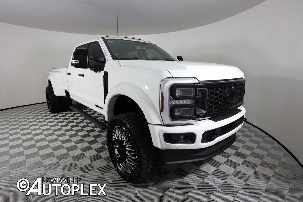 2025 Ford F-450 Platinum photo 3