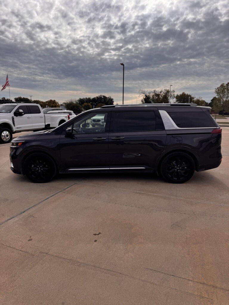 2024 Kia Carnival SX Prestige photo 2