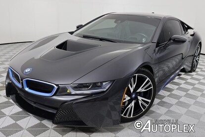 2014 BMW i8 Hybrid 2-Door Coupe Front Trunk Detail
