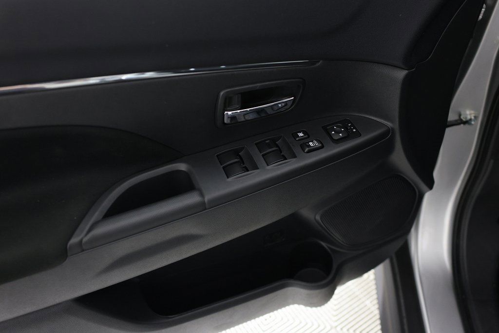 2025 Mitsubishi Outlander Sport ES - Photo 15