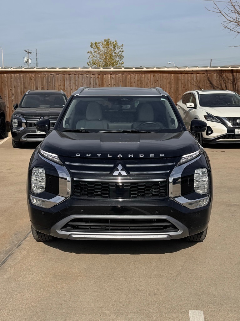 2025 Mitsubishi Outlander SE's photo