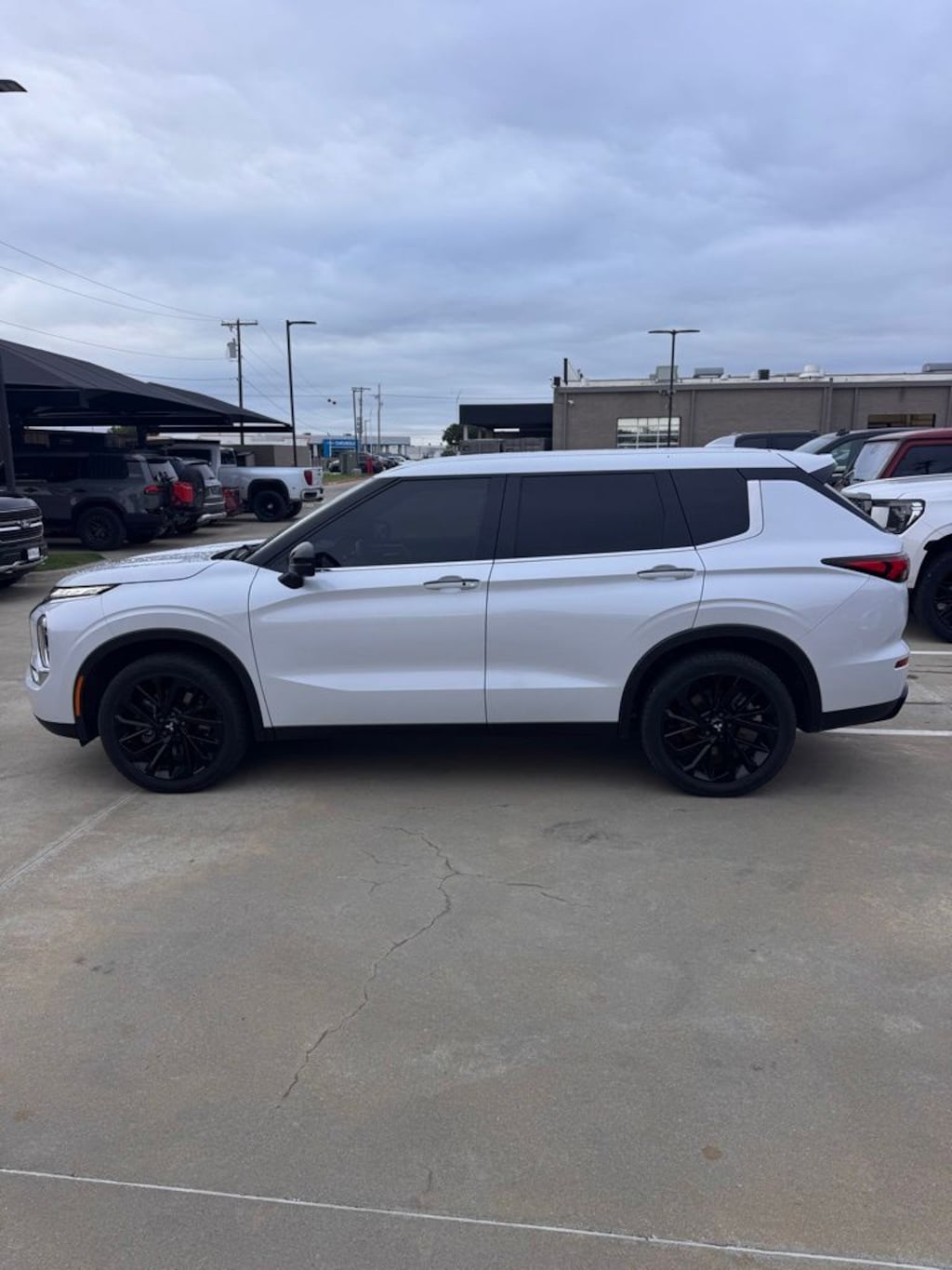 Used 2023 Mitsubishi Outlander SE Black Edition SUV