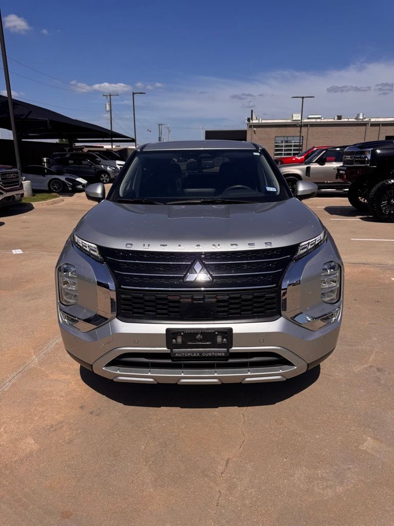 2024 Mitsubishi Outlander SE 2WD's photo