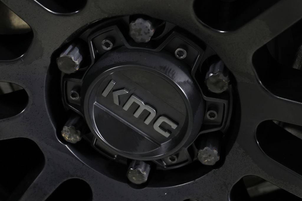 2025 GMC Yukon AT4 - Photo 52