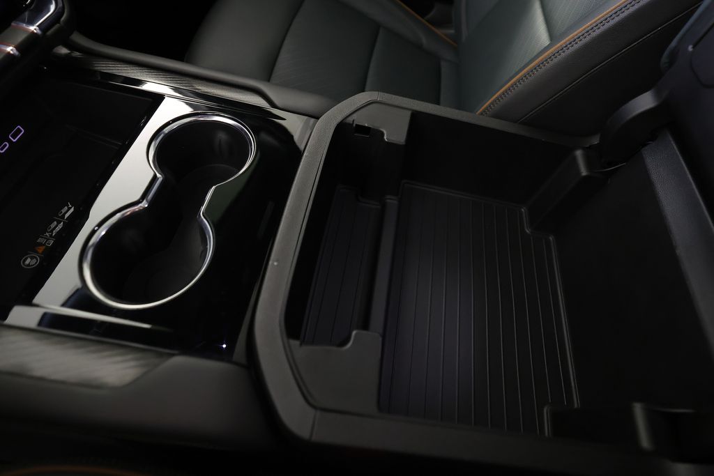 2025 GMC Yukon AT4 - Photo 42