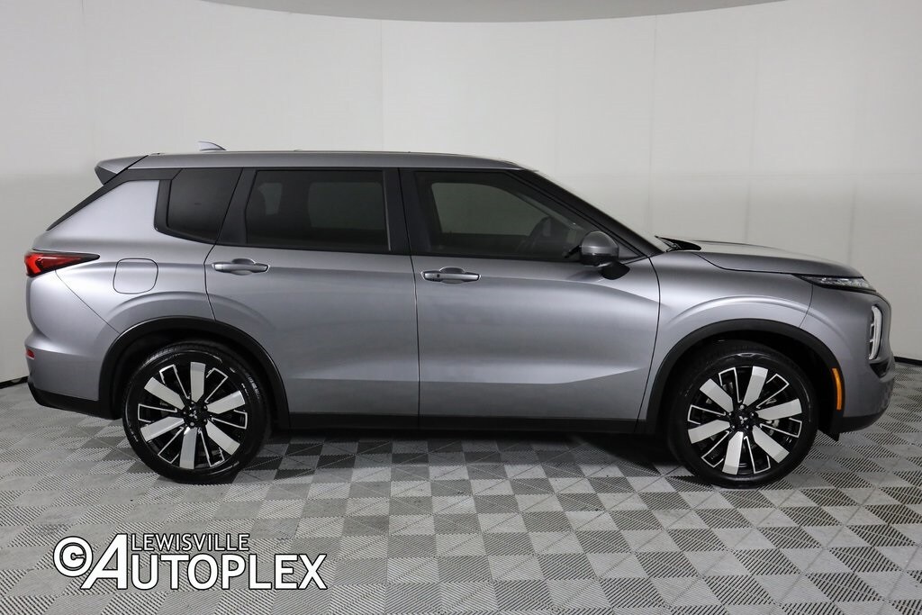 2022 Mitsubishi Outlander SE photo 4