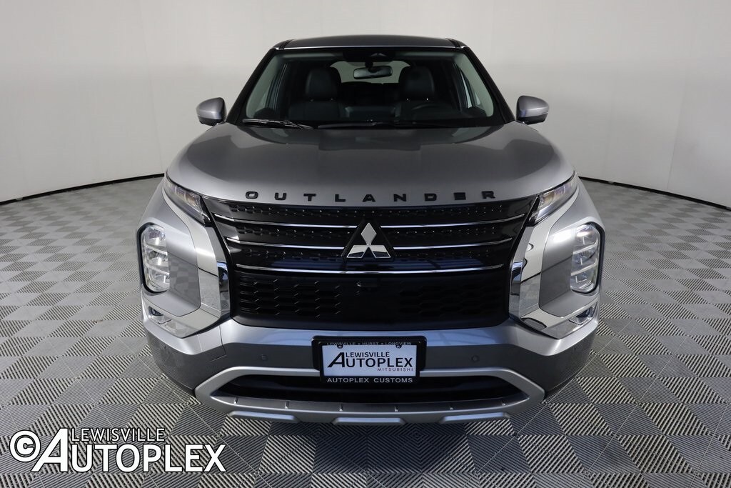 2024 Mitsubishi Outlander SE photo 2