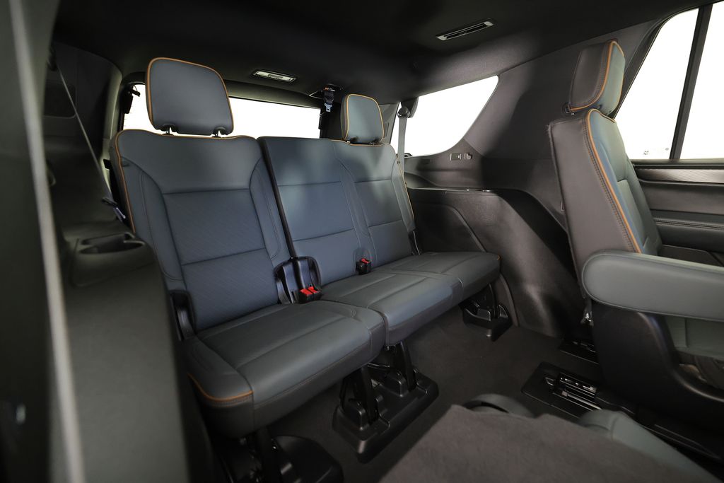 2025 GMC Yukon AT4 - Photo 12