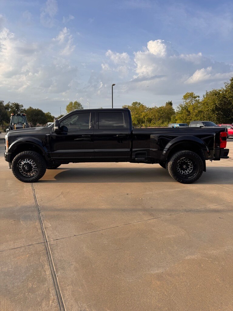 2023 Ford F-450 Limited photo 3