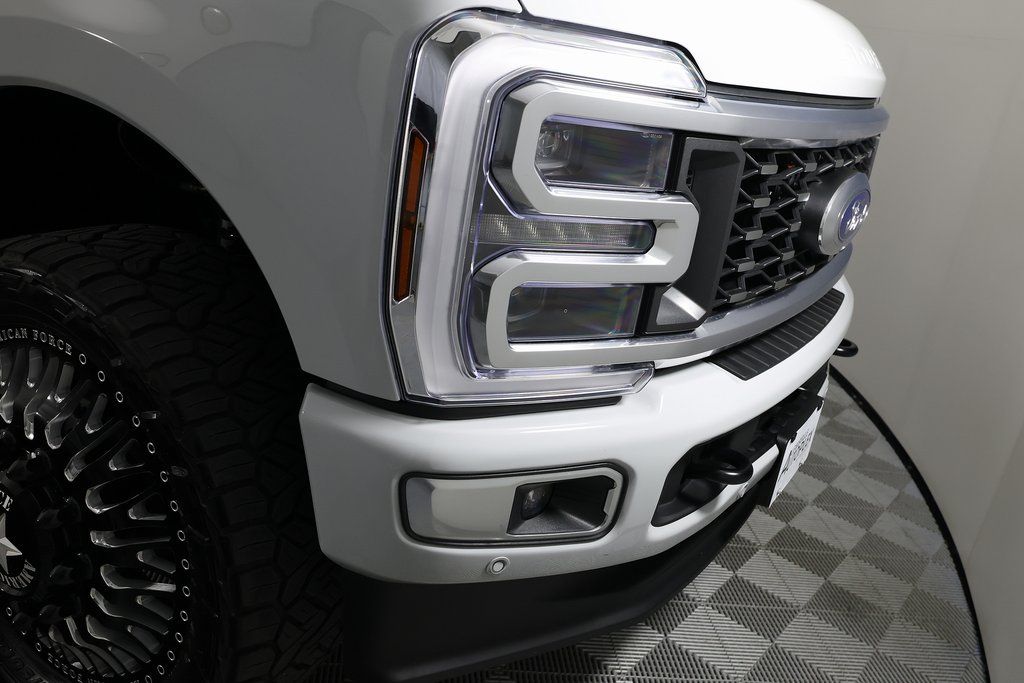 2025 Ford F-350 Super Duty Platinum - Photo 40