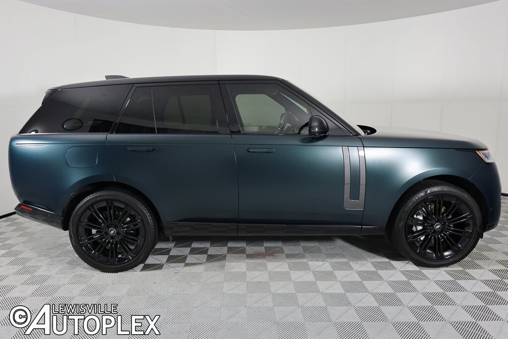 2023 Land Rover Range Rover SE photo 4