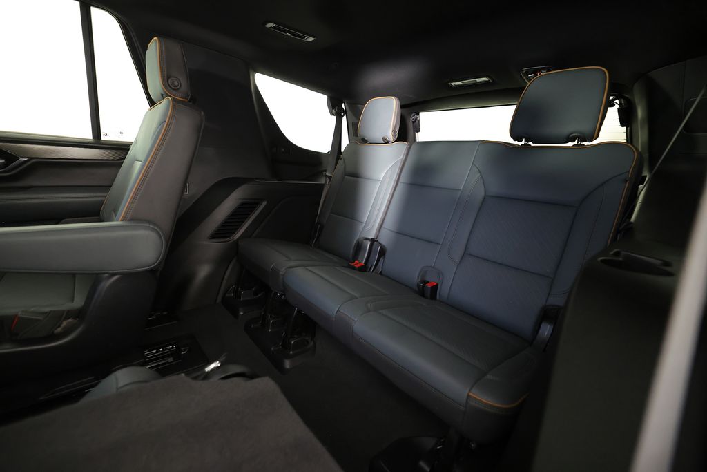 2025 GMC Yukon AT4 - Photo 17