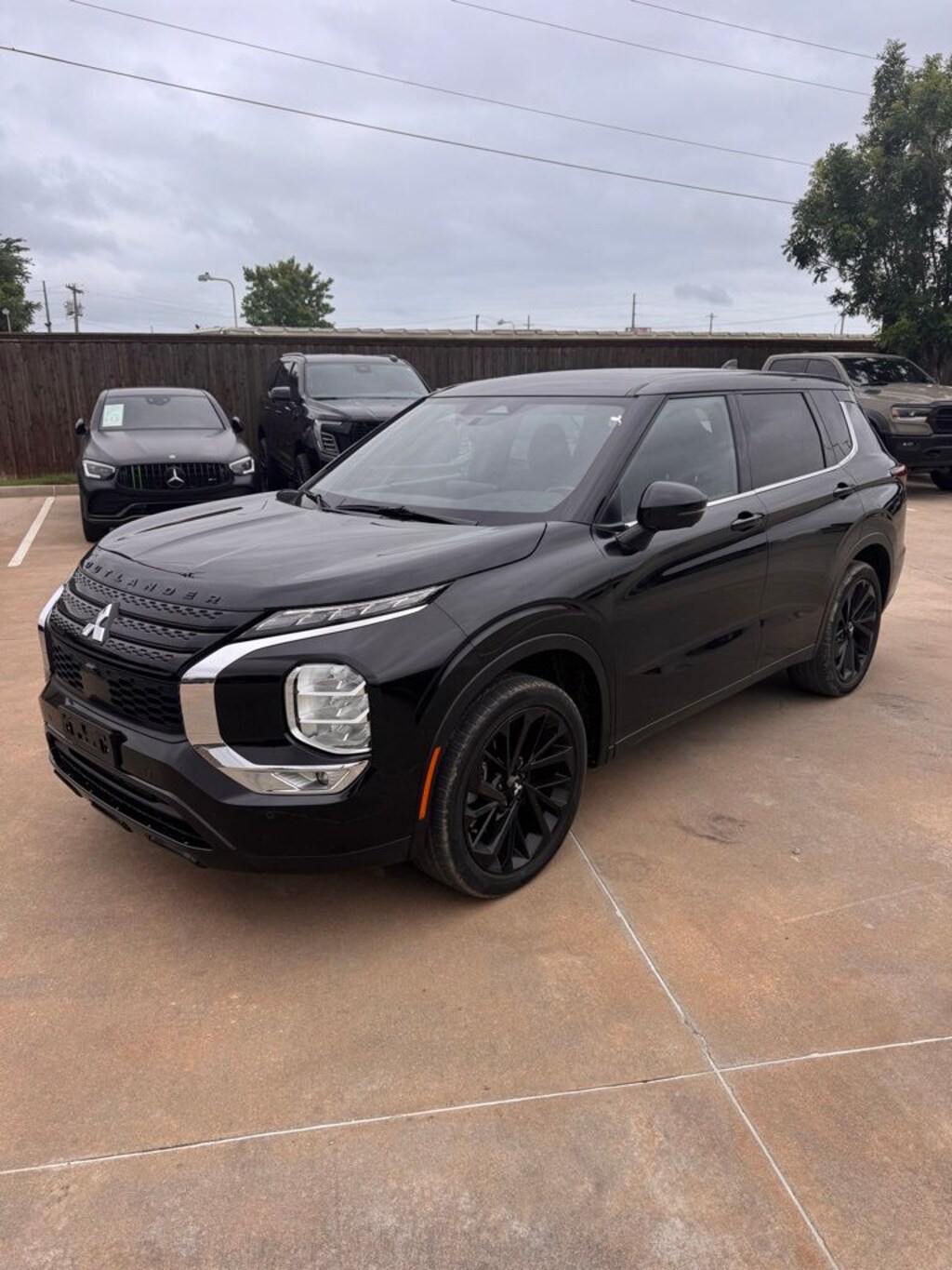 Used 2023 Mitsubishi Outlander SE Black Edition SUV