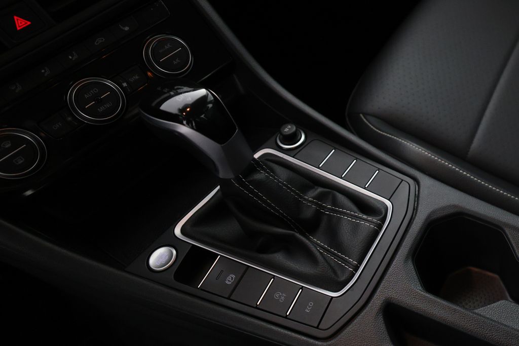 2024 Volkswagen Jetta SE - Photo 22