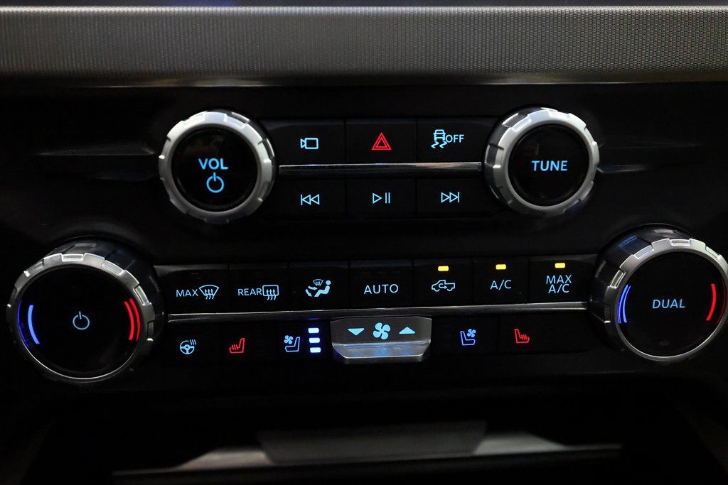 2025 Ford F-350 Super Duty Platinum - Photo 24