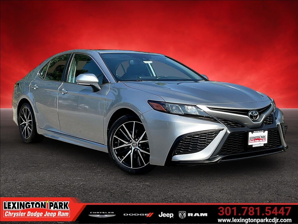 Used 2022 Toyota Camry SE SE Auto