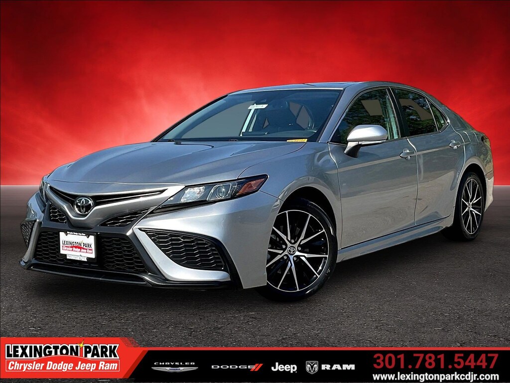 Used 2022 Toyota Camry SE SE Auto