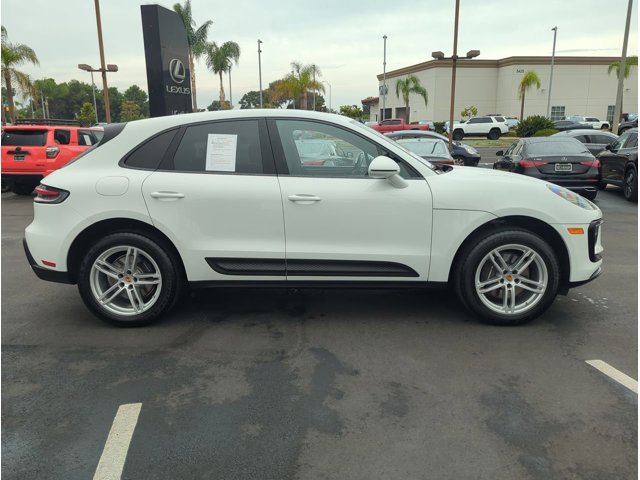 2024 Porsche Macan T photo 2