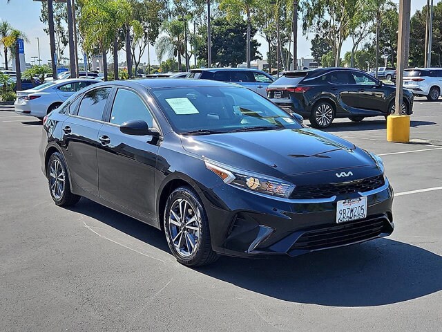 2022 Kia Forte LXS photo 3