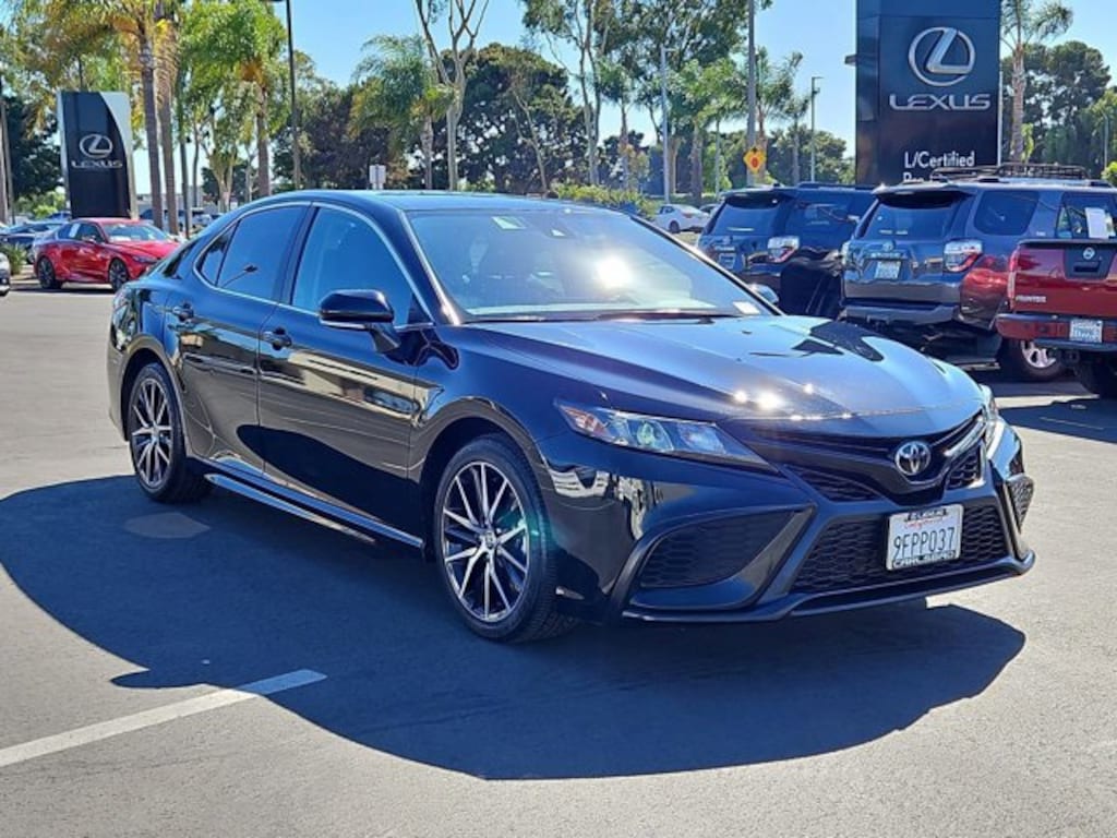 Used 2023 Toyota Camry SE Sedan