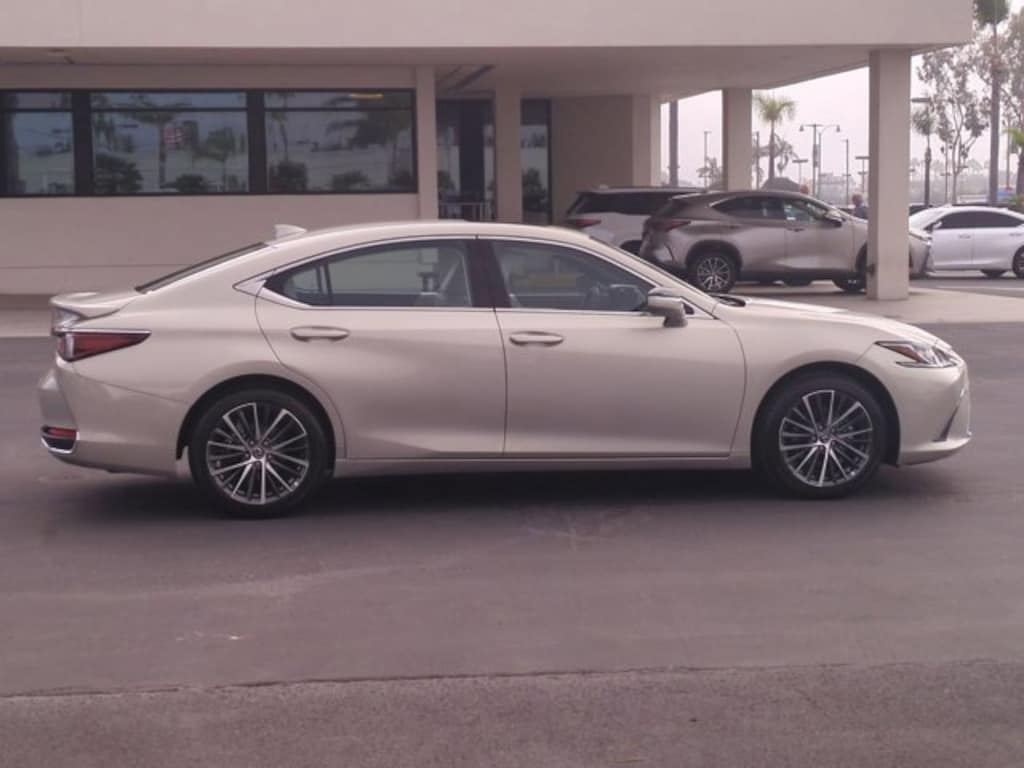 Certified 2025 Lexus ES 300h Base Sedan