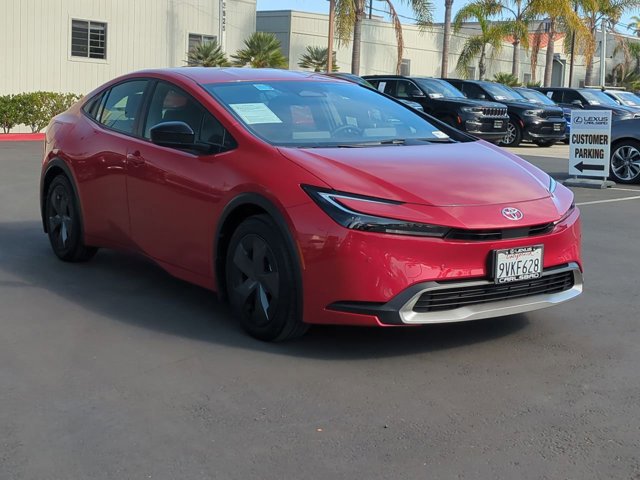 2026 Toyota Prius Plug-in Hybrid SE photo 3