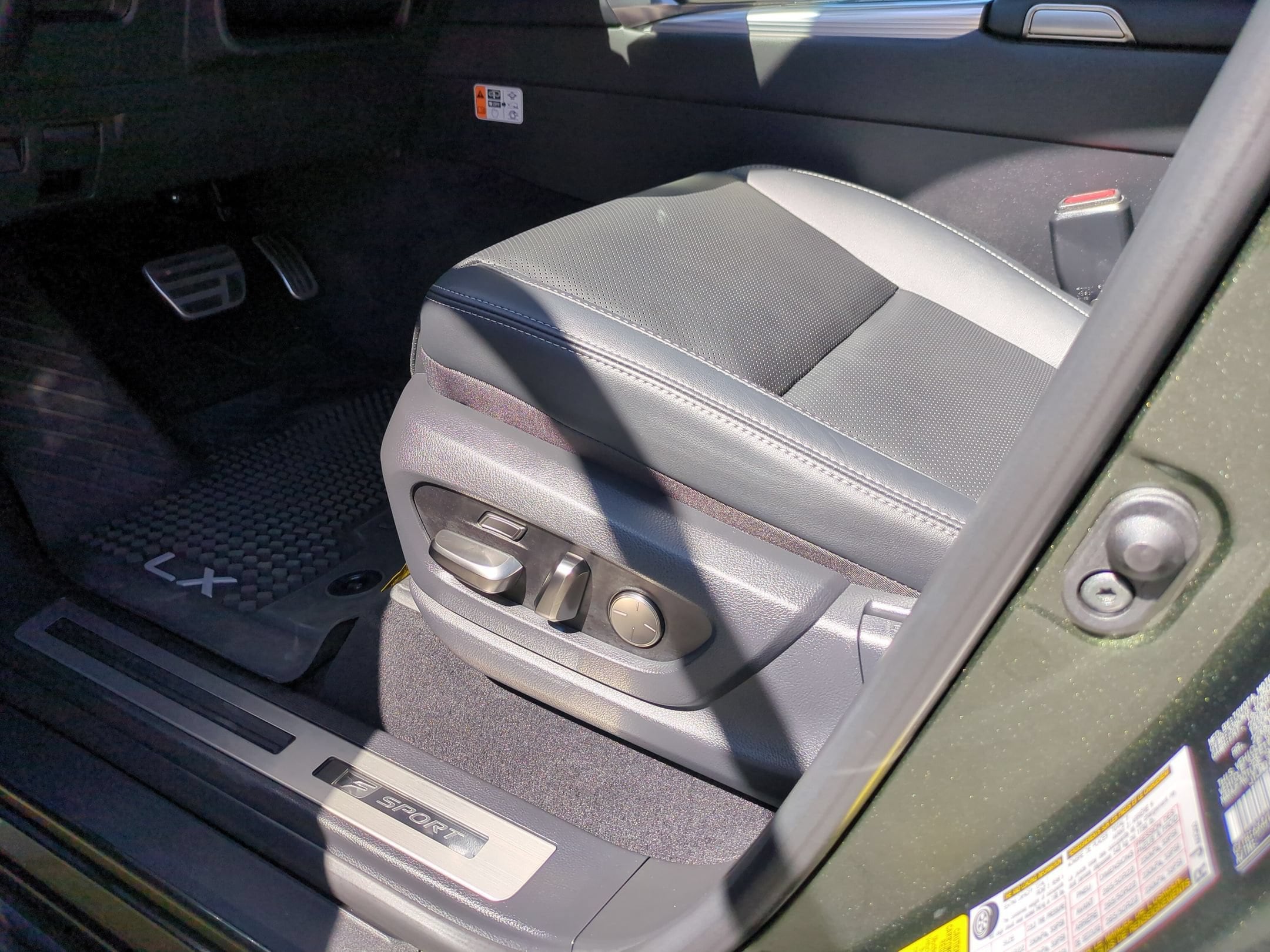 2026 Lexus LX 700h F-Sport - Photo 12