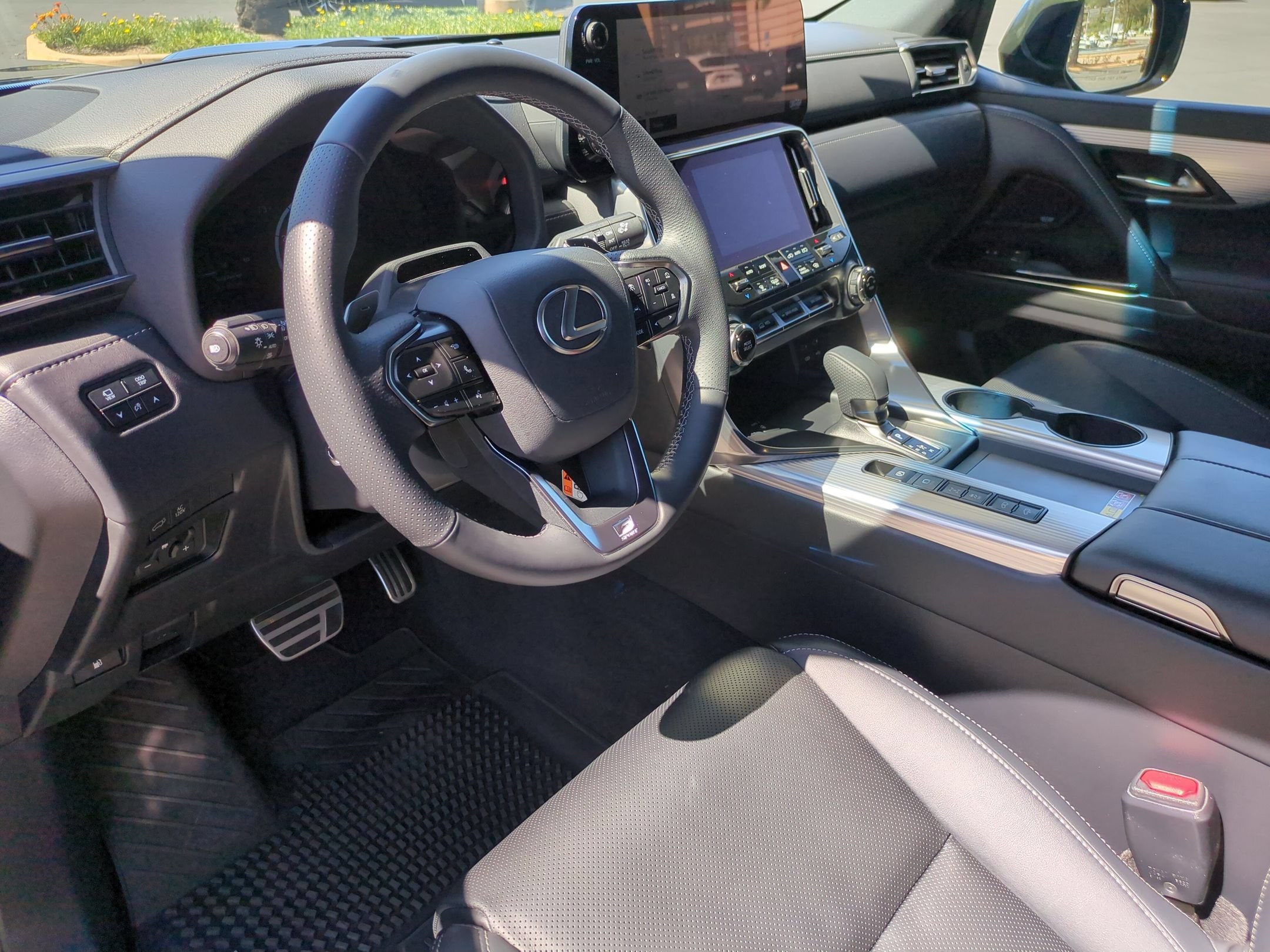 2026 Lexus LX 700h F-Sport - Photo 13