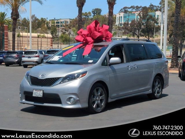 2017 Toyota Sienna SE V6 8-Passenger's photo
