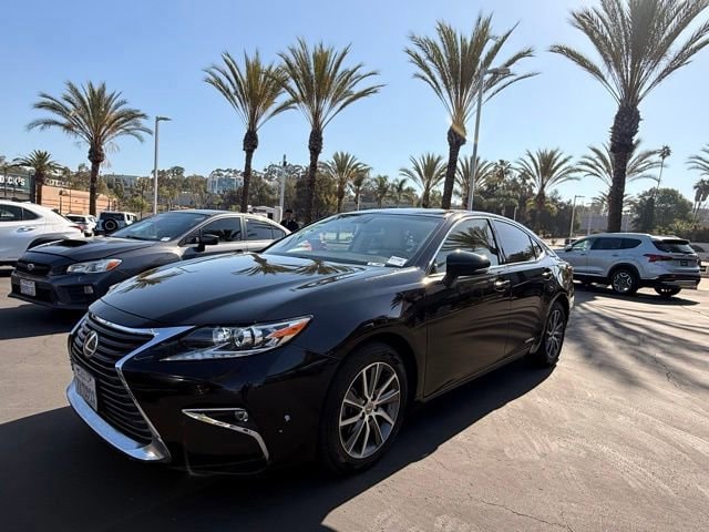 2016 Lexus ES 350 300h's photo