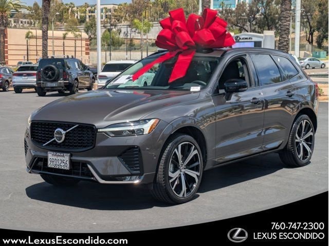 2025 Volvo XC60 B5 Ultra Dark AWD's photo