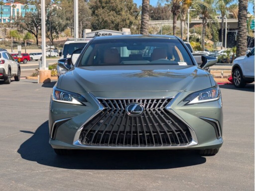 New 2025 Lexus ES HYBRID 300h 4-DOOR SEDAN