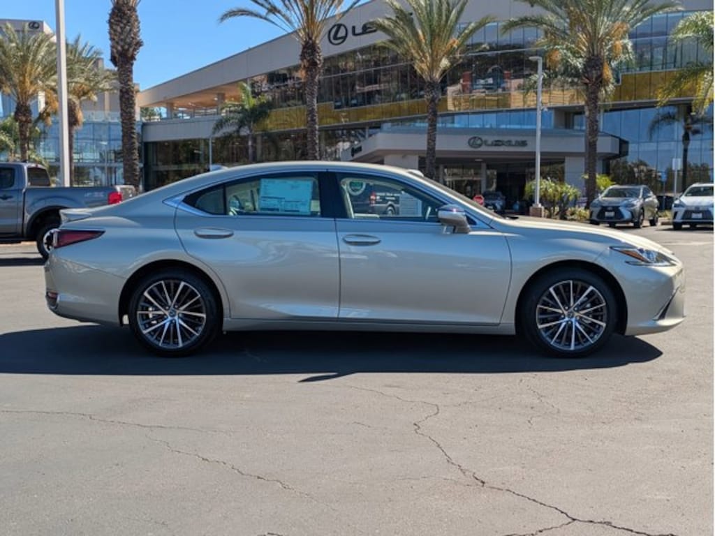 New 2025 Lexus ES HYBRID 300h 4-DOOR SEDAN