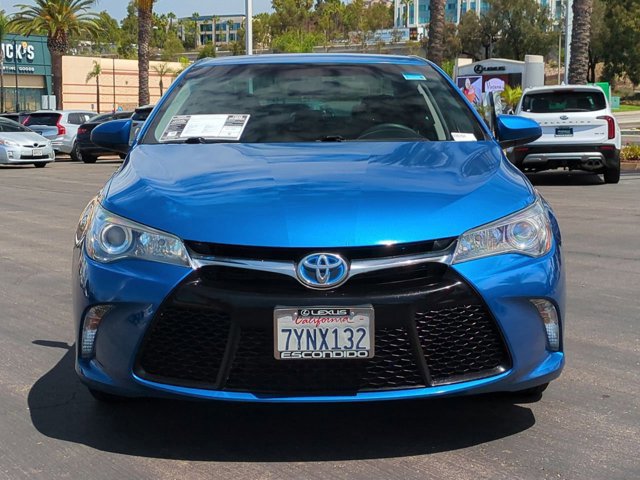 2017 Toyota Camry Hybrid SE photo 2