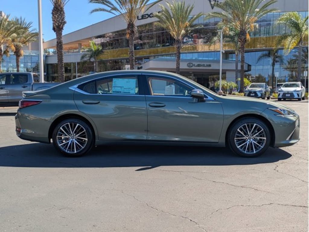 New 2025 Lexus ES HYBRID 300h 4-DOOR SEDAN