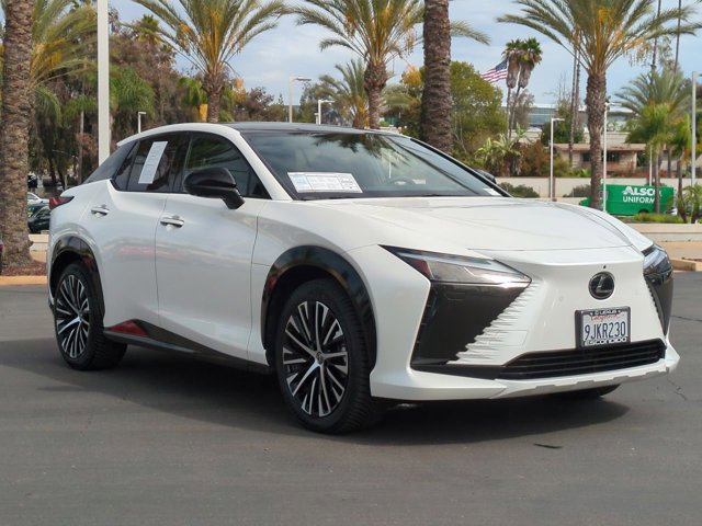 2023 Lexus RZ 450e Luxury photo 3