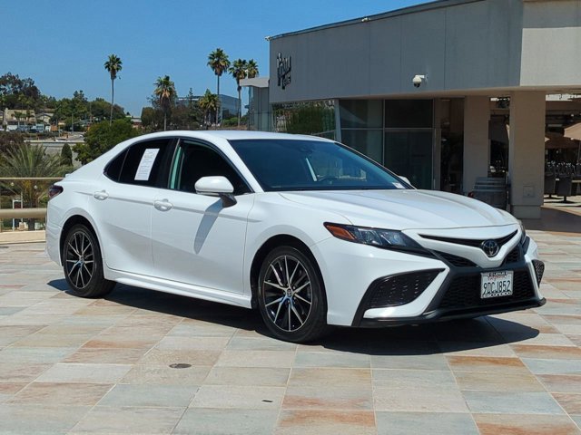 2023 Toyota Camry SE photo 3