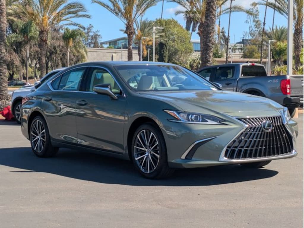 New 2025 Lexus ES HYBRID 300h 4-DOOR SEDAN