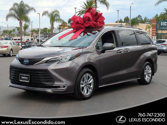 2024 Toyota Sienna XLE
